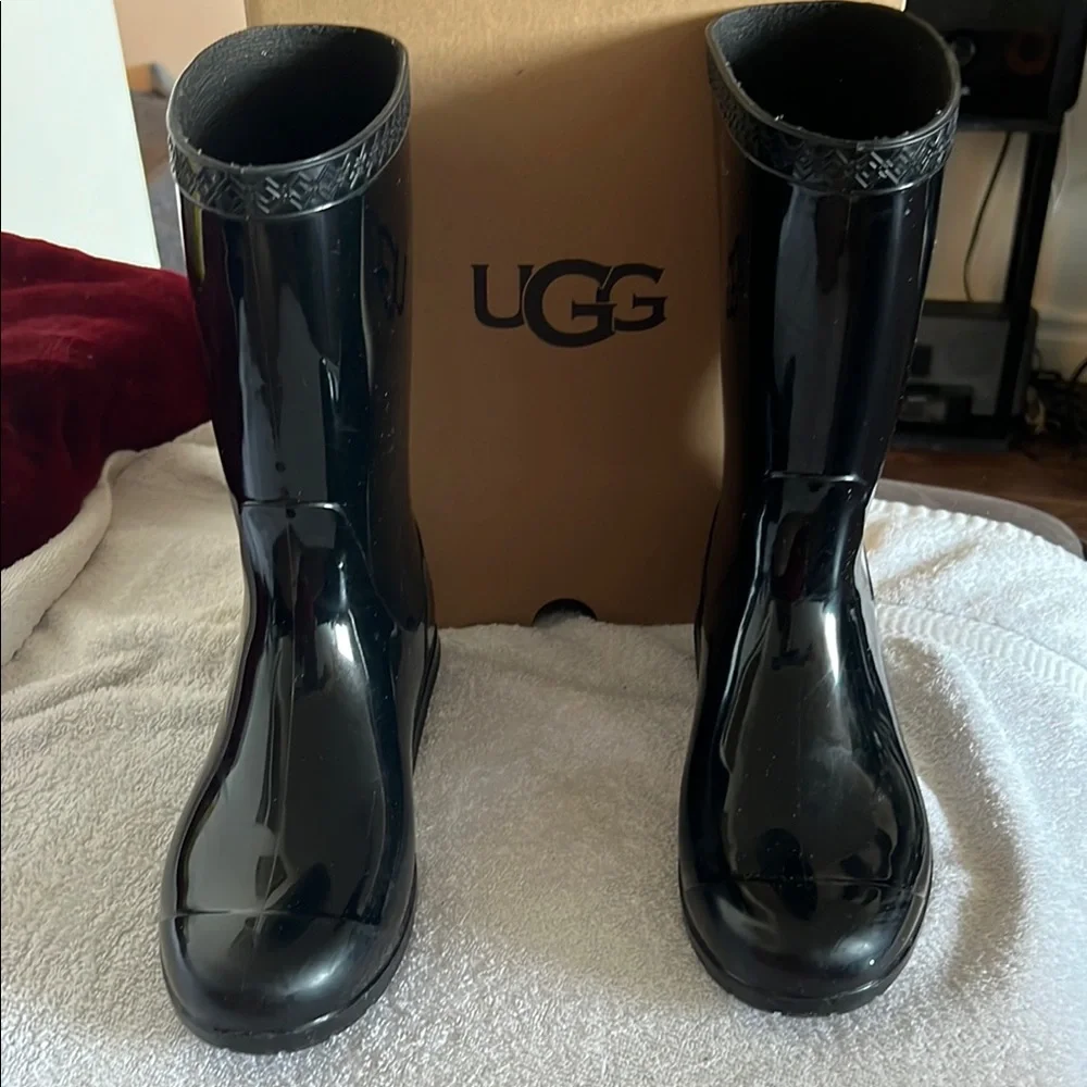 🖤 UGG Black Rain Boots with Socks - Picture 3 of 10